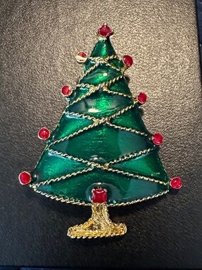 🎄 Green Enamel Christmas Tree Brooch with Red enamel decorative accents.🎄